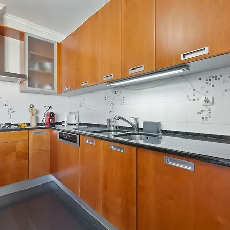 Big Sunny Terrace 2bd Apart Parque Nacoes-lisbon Апартаменты *